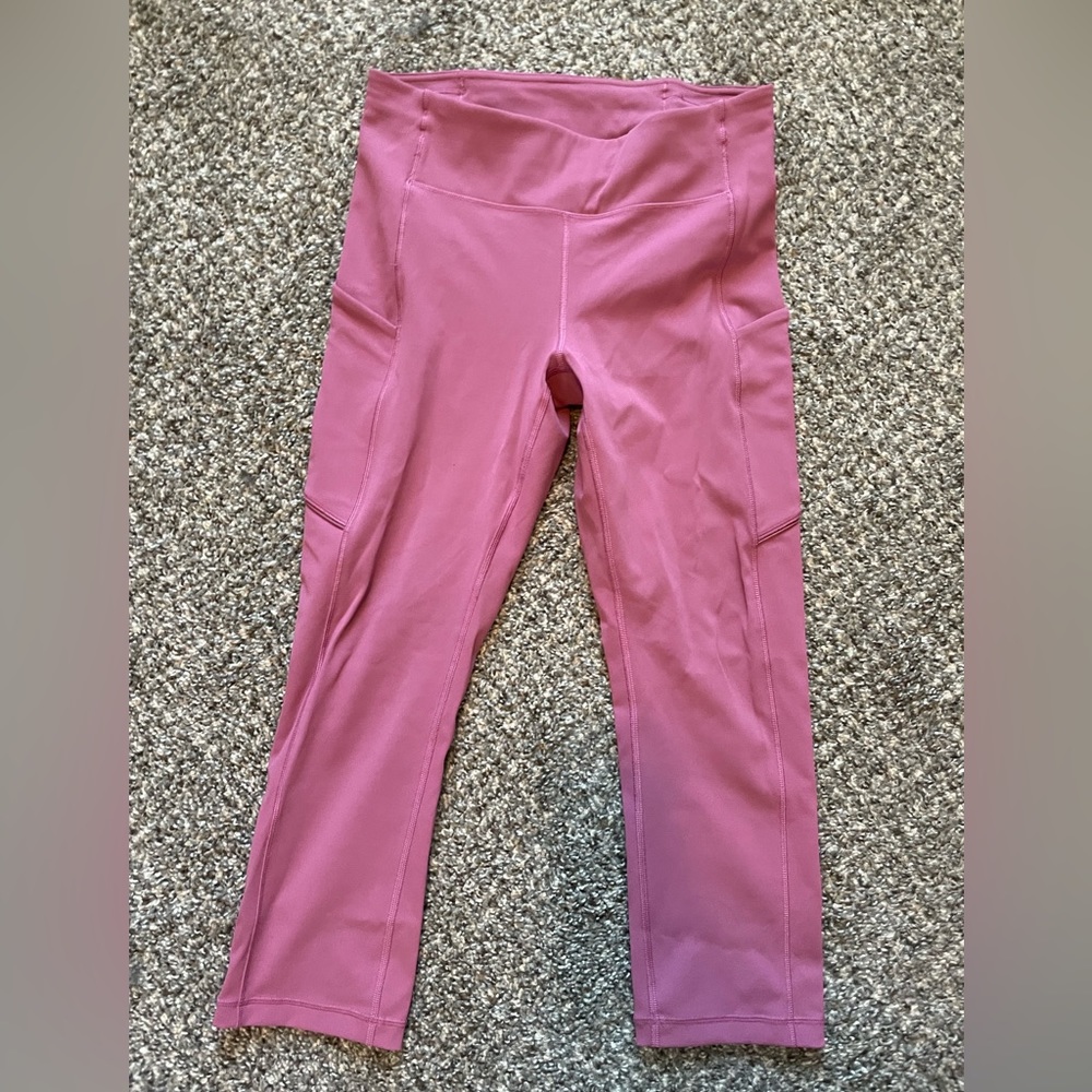 lululemon crop leggings with pockets. size 6.